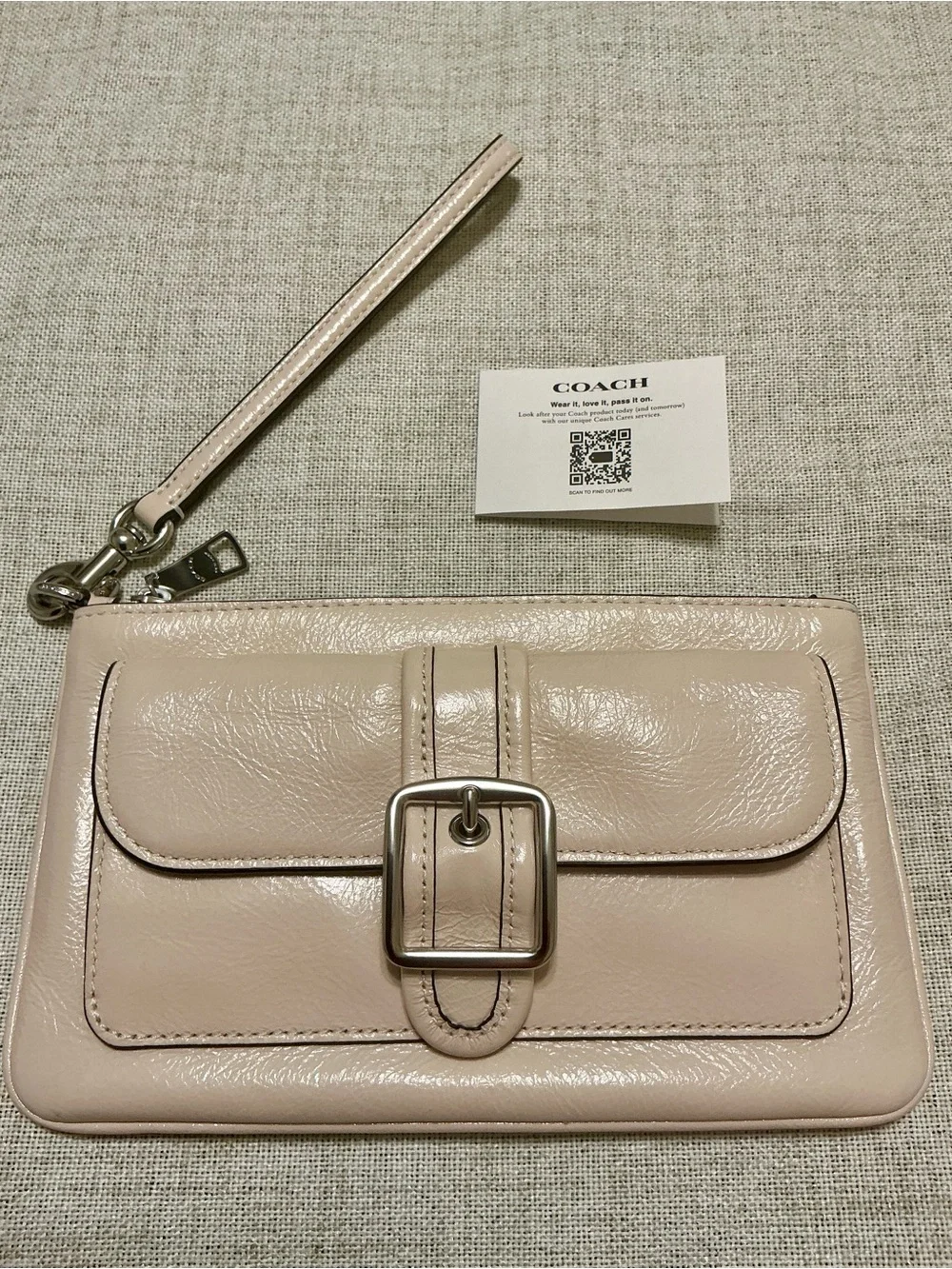 Coach Soho Cream Patent Leather Buckle Front Wristlet Clutch EUC